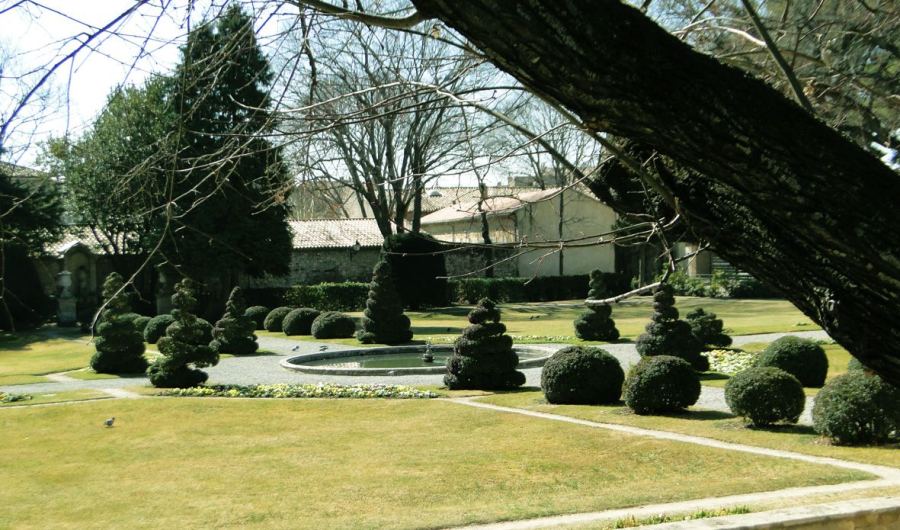 Jardin de topiaires et bassin (créations de jardins), conception Yves Zoccola