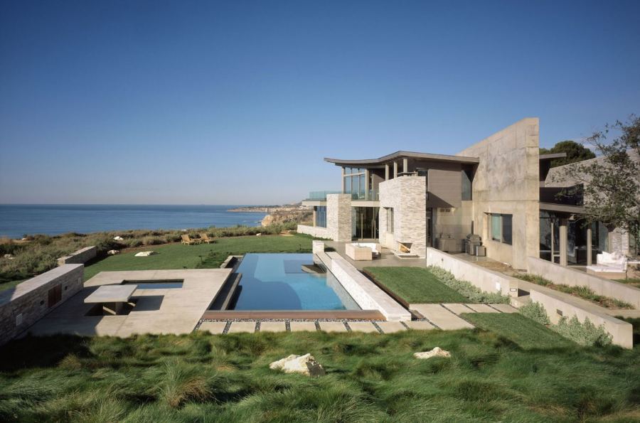 Piscine contemporaine en bord de mer (photos de réalisations), conception Yves Zoccola